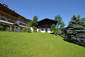 1_mfimmobilienlandhaus3.jpg